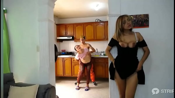 Milf en vriendin samen neuken is een feestje